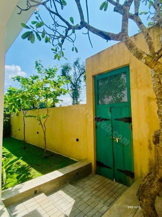 House for Sale in Thalawathugoda - Super Luxury Modern House for Sale ...