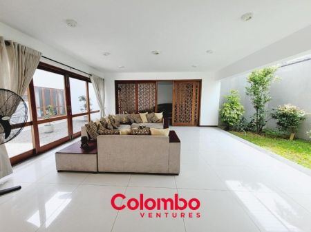 Living Room - BEAUTIFUL 5 Bedroom Fully Furnished Modern House for RENT in Mount Lavinia