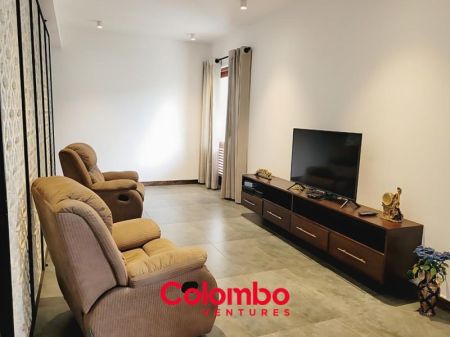 Living Room - BEAUTIFUL 5 Bedroom Fully Furnished Modern House for RENT in Mount Lavinia