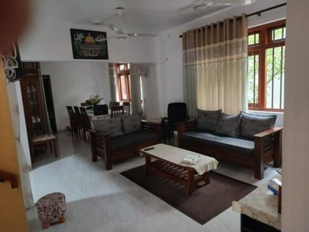 Living Room - (HL38099) 6 Bedroom House for Rent in Dehiwela 