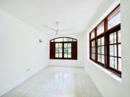 Living Room - 05 Bedroom Unfurnished House For Sale In Nawala (A1543)