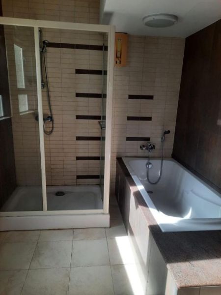 Bathroom - Emperor/03beds/unfurnished/for rent in Colombo-03.