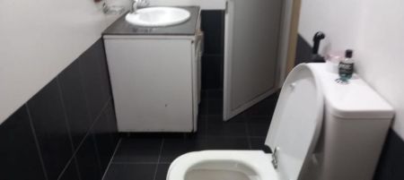 Bathroom - 1500 Sq. Ft Upstairs Unit House Type Commercial Property in Nawala for Rent