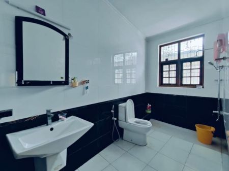 Bathroom - 3 Bedroom House For Rent