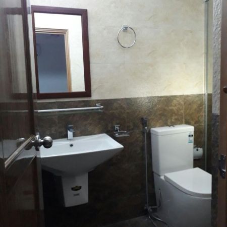 Bathroom - Boswell/03beds/sea view/higher floor/for urgent sale in Colombo-06.