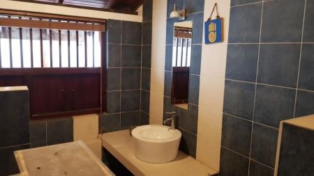 Bathroom - Valuable Luxury Waterfront Property for Sale