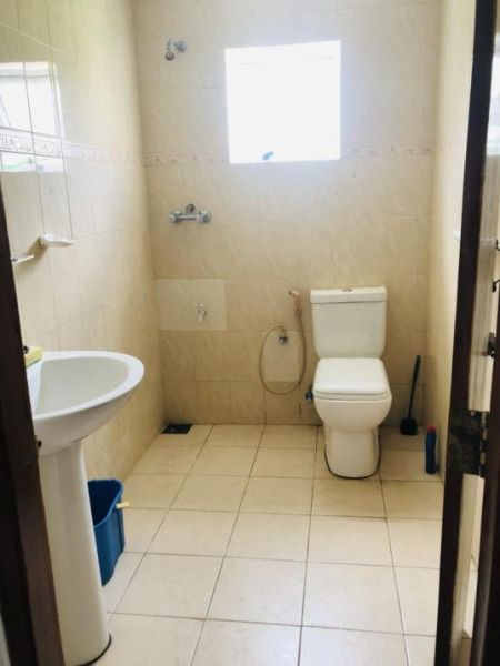 Bathroom - Luxury 4 Bedroom House for Rent in Colombo 5 for Rs.190,000