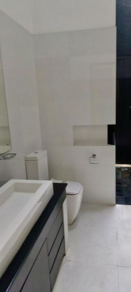 Bathroom - Colombo 8 | Castle St | Unfurnished | Swimming Pool | 3BR | 340K negotiable 