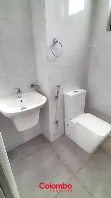 Bathroom - Colombo 3 Office – 2,973 sqft Modern Office for RENT - Colpetty/Kollupitiya, Colombo 3