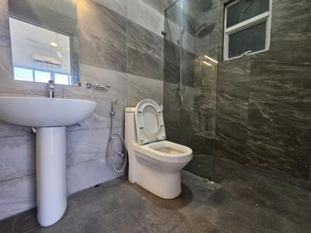 Bathroom - Apartment for sale in Colombo 8 