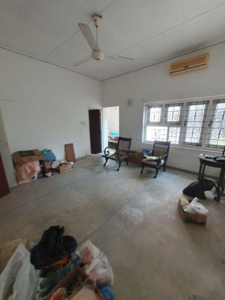 Living Room - ☆ Colombo 5 house for sale ☆ Ideal space to renovate and make your home