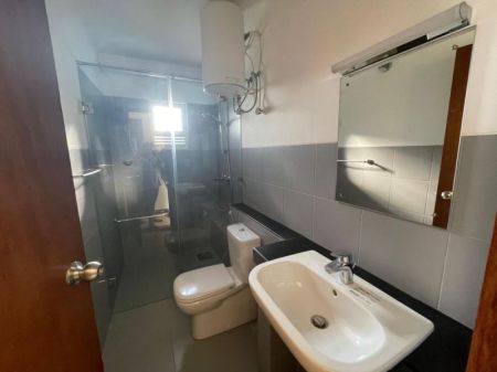 Bathroom - 3 Bedroom Apartment For Sale