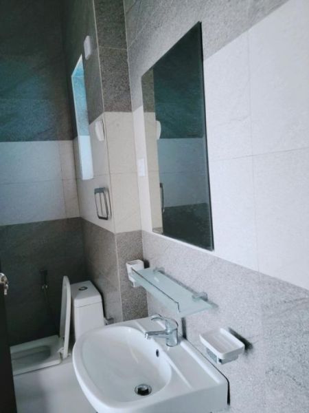 Bathroom - Border Colombo 4 Close to gall rd land side super location apartment for sale 