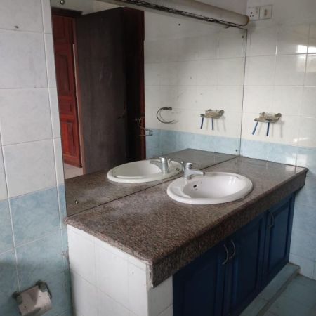 Bathroom - 4 Bedroom house for sale in Kiribathgoda for Rs. 32.50 million (negotiable)