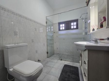 Bathroom - Exquisite 5-Bedroom Home in Kalalgoda Road, Pannipitiya (SH 15062)