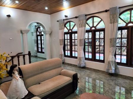 Living Room - 5 Bedrooms House For Sale with 110P land In Kandy - Gannoruwa