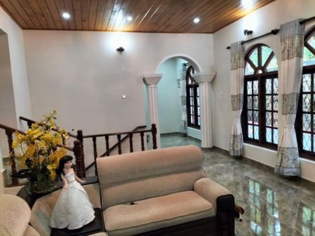 Living Room - 5 Bedrooms House For Sale with 110P land In Kandy - Gannoruwa