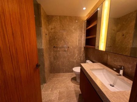 Bathroom - Shangri La - 03 Bedroom Semi Furnished Apartment for Sale in Colombo 02 (A1499)