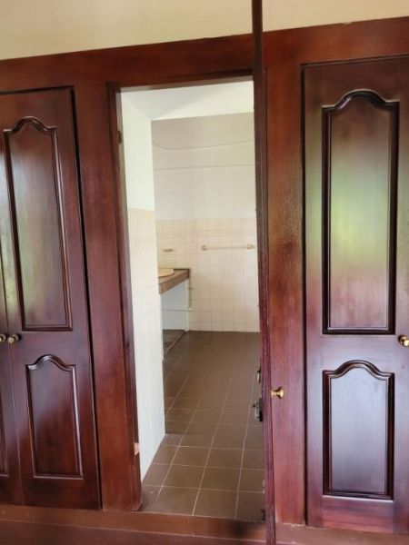 Bathroom - Thalawathugoda Weli Para Large 04 Bedroom House on a 50 Perches of Land for Sale