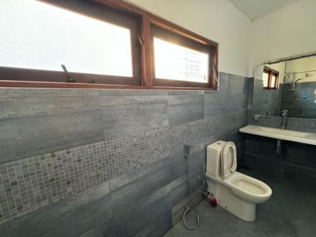 Bathroom - ￭ House For Sale ￭ 09 Bedroom ￭ Bambalapitiya Colombo 4 ￭ (NK862)
