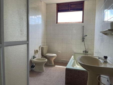 Bathroom - House for rent in Rajagiriya 