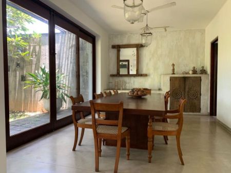 Dining room - Colonial style house in a serene surrounding.