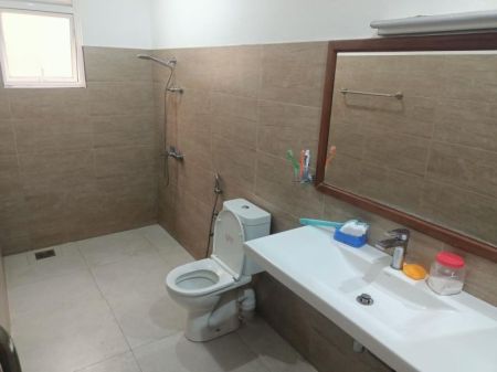 Bathroom - Apartment Complex With 4 Apartments For Sale In Mount Lavinia:With A Great Investment Opportunity !!! (Rs.150 Million)