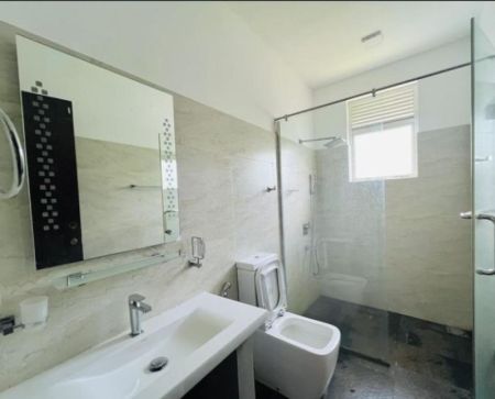 Bathroom - Pelawatta House| 5BR House| Fully furnished| Rent