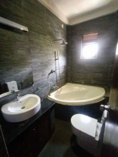 Bathroom - House of Sale in PELAWATTA - OPEN TO OFFERS.