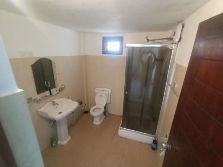 Bathroom - Moratuwa Spacious 4 Bedroom Spacious House With Garden For Rent @85K