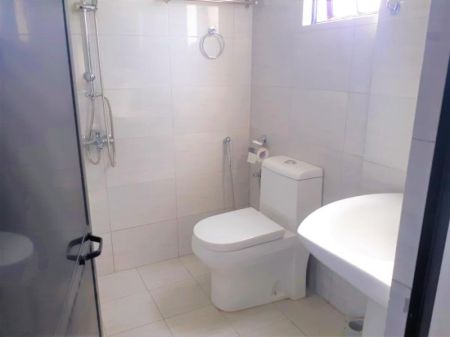 Bathroom - Luxurious 9 Bedroom House for Rent in Nugegoda