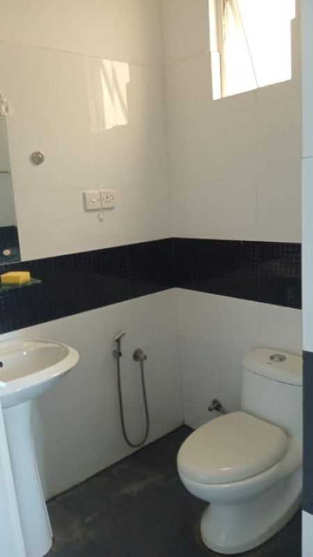 Bathroom - 4 Bedroom Apartment for Rent in Colombo 06