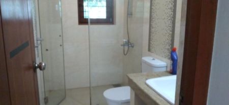 Bathroom - Five bedroom, 3,000 square feet, luxury house in Nawala