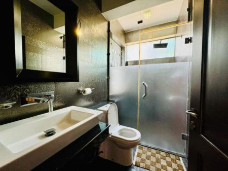 Bathroom - (SE1111) 4 Bedroom house for sale in Rajagiriya for Rs. 105 million (negotiable)