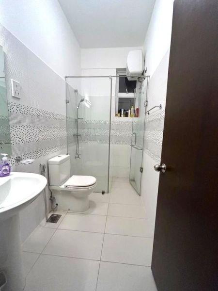 Bathroom - For Sale: Elegant Apartment at Prime Splendour Residencies, Rajagiriya