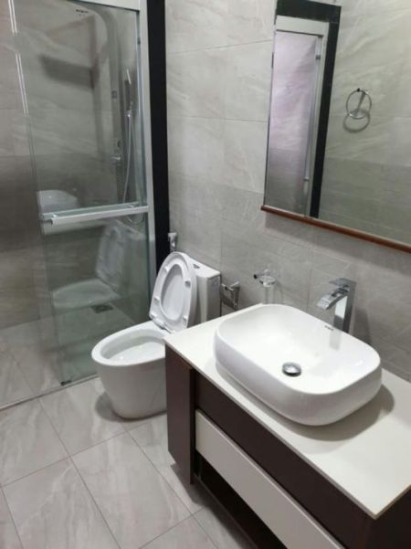 Bathroom - Blue Ocean - 03 Bedroom Furnished Apartment for Sale in Colombo 03 (A3660)