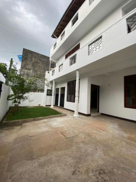 Exterior - 08 Bedroom Unfurnished House for Rent in Colombo 05 (A3471)