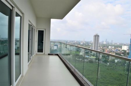 Balcony - Large 4 Bedrooms Apartment For Sale In Rajagirirya At Sky Garden Residencies (4500 Sqft)