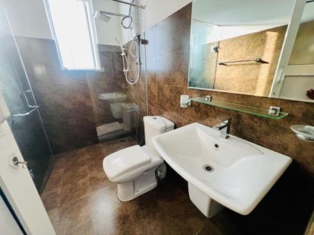 Bathroom - (SE1042) 4 Bedroom house for sale in Thalawathugoda for Rs. 65 million (negotiable)