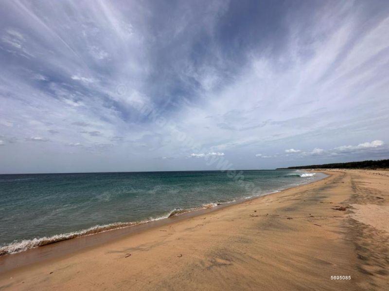  Beachfront land for sale/rent