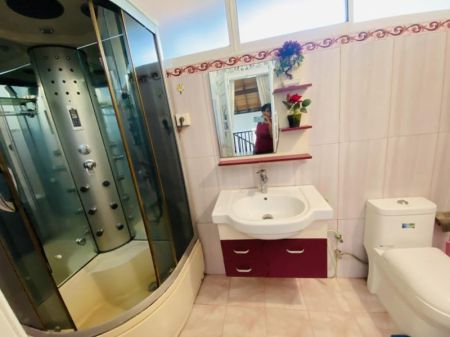 Bathroom - Two Storied Spacious Semi Furnished House Close to Thalawathugoda Junction