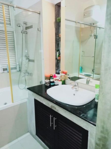 Bathroom - (G10) 3 Bedroom apartment for sale in Colombo 8 for Rs. 42 million (negotiable)