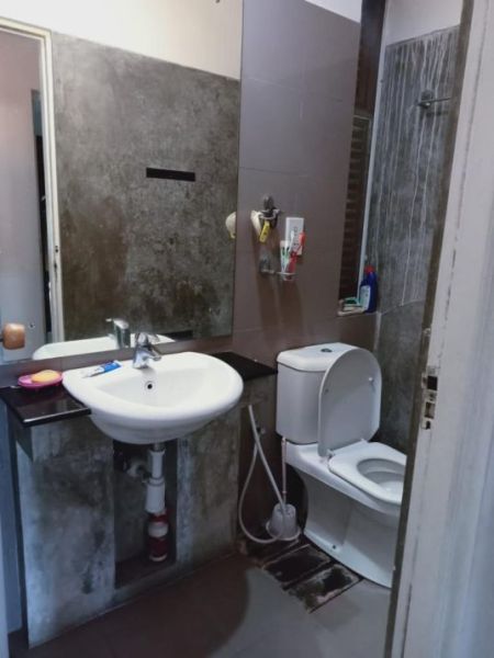 Bathroom - (G10) 3 Bedroom apartment for sale in Colombo 8 for Rs. 42 million (negotiable)