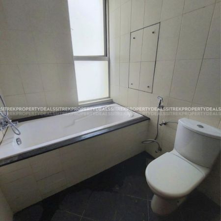 Bathroom - 3 Bedroom apartment for sale in Colombo 2 for Rs. 95,000,000 (nearest offer)