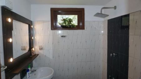 Bathroom - Deco style house in prime location - LIP 005