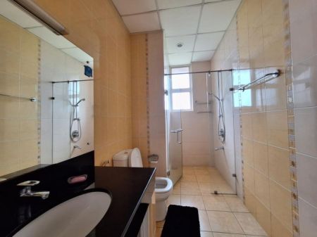 Bathroom - 3 bedrooms | Fully furnished  apartment at Colombo 8 for immediate rent 