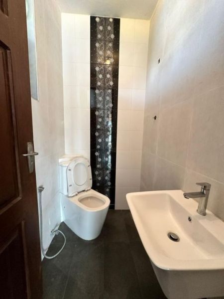 Bathroom - Massive House for sale in Dehiwala