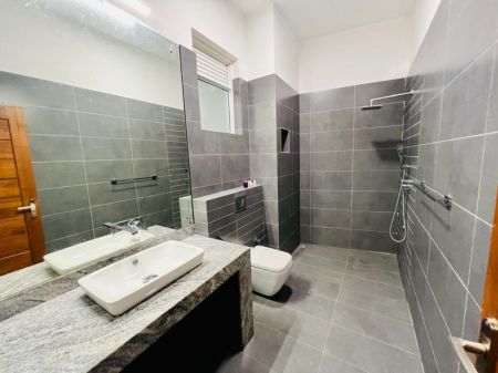 Bathroom - (SE962) 4 Bedroom house for sale in Thalawathugoda for Rs. 185 million (negotiable)