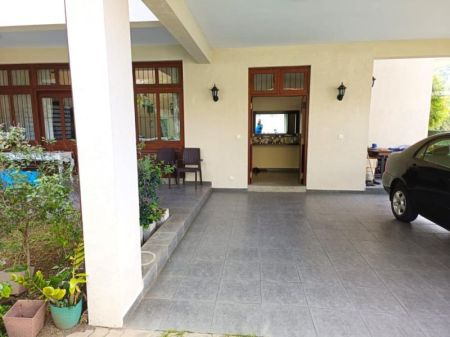 Exterior - Spacious 4-Bedroom House for Rent in Kotte 