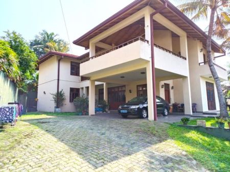 Exterior - Spacious 4-Bedroom House for Rent in Kotte 